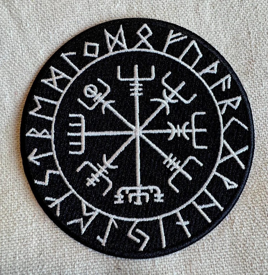 PARCHE BRÚJULA VIKINGA Vegvisir RUNA NÓRDICA ISLANDESA BORDADA EN HIERRO - BLANCO Foto 2 de 4