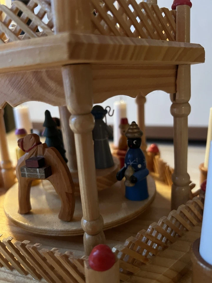 elektrische weihnachtspyramide leuchtet + dreht sich Höhe 50 cm mit Schalter - Bild 4 von 4