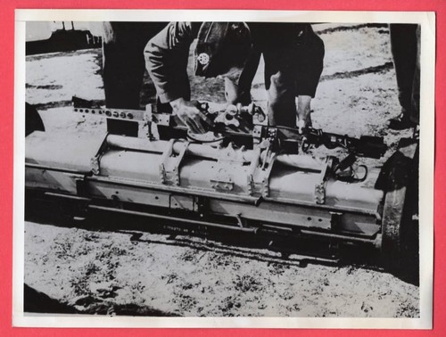 1942 RAF Ground Crew Prepare Incendiaries Bomb England 6x8 Original News Photo