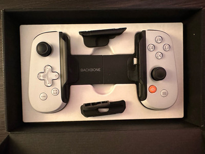 Backbone Mobile Controller White & Black Plastic Video Game Attachment