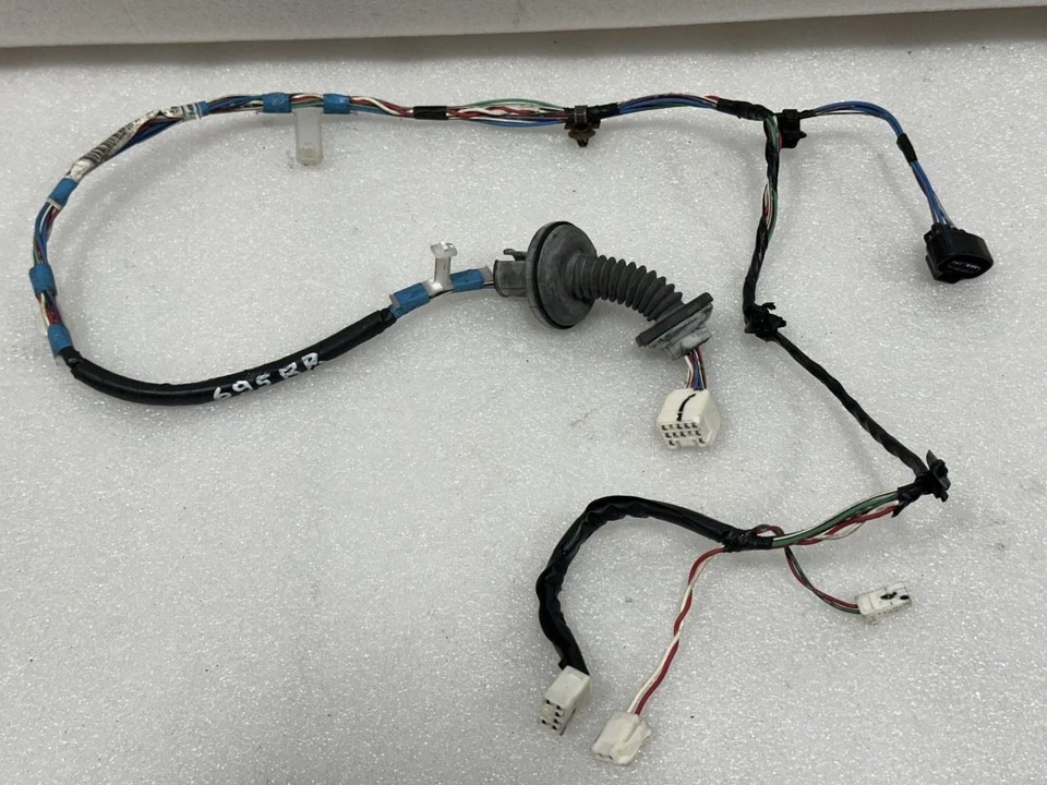 2000 2001 2002 2003 2004 TOYOTA AVALON RIGHT REAR DOOR WIRE HARNESS 82153-AC010 - Image 2 of 4