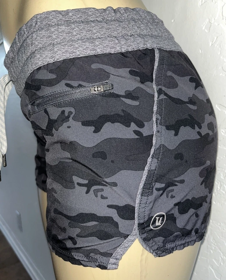 Women’s VUORI CLEMENTINE RUNNING SHORTS🏃 in Black Camo-Size Small - Image 2 of 4