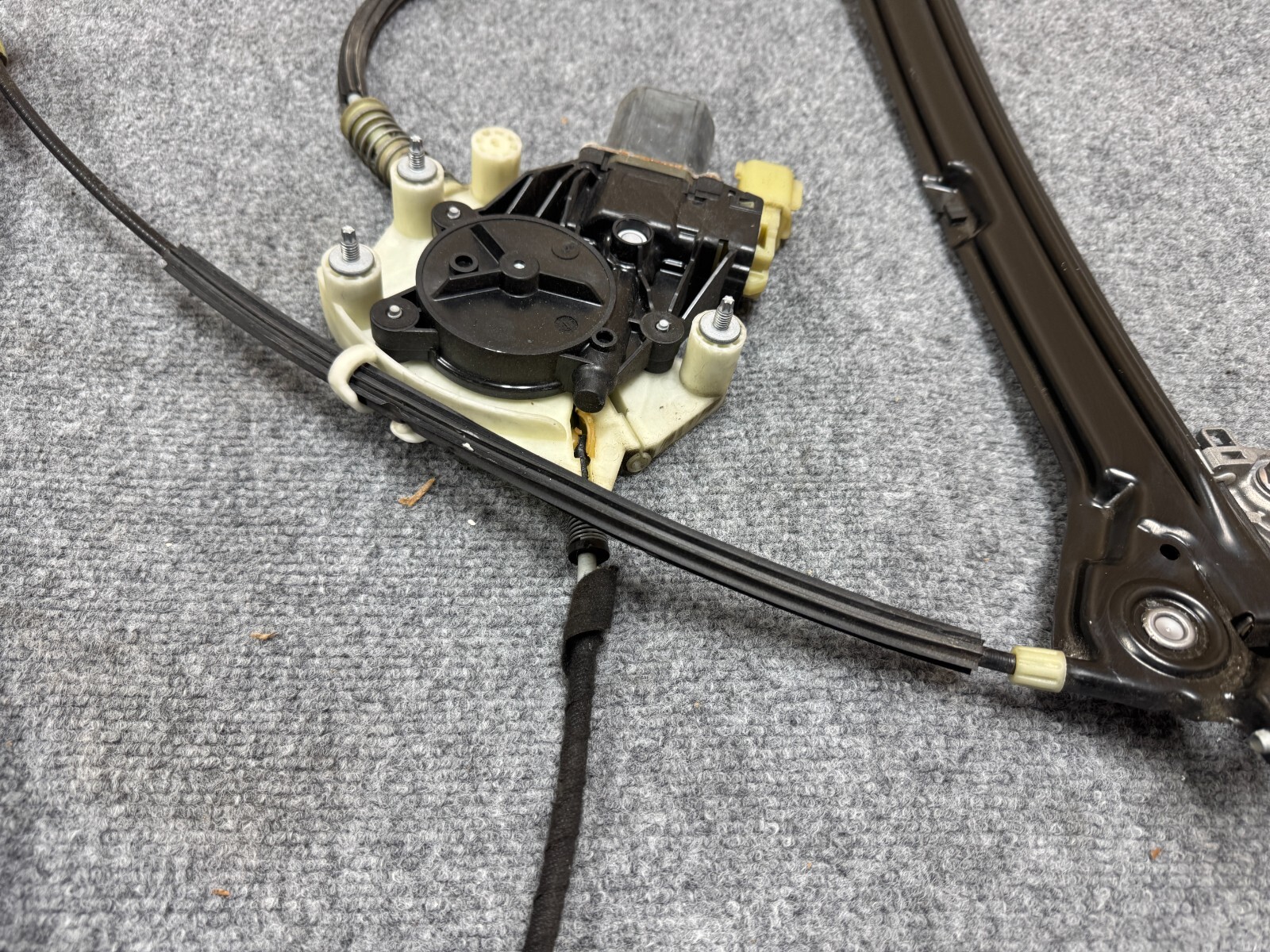 MASERATI GHIBLI M157 14-17 OEM FRONT RIGHT WINDOW GLASS REGULATOR W/ MOTOR 60K
