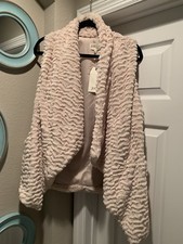 Jolt Faux Fur Cream Vest Medium