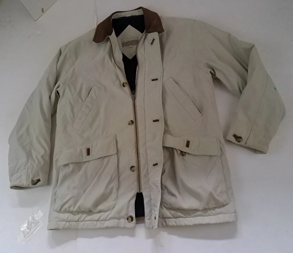 Chaqueta de Campo Vintage Exterior Aislada Cremallera y Botón Cuero Cuello y Borde Grande Foto 2 de 4