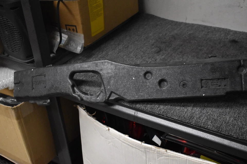 BMW 335I 2012-2015 base parachoques delantero amortiguador de impacto fabricante original Foto 2 de 4