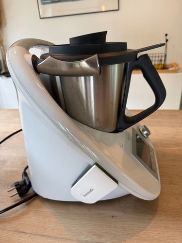 Vorwerk Thermomix TM5 inkl. Zubehör + Welle & Cook-Key, mit neuem Mixmesser - Bild 3 von 3