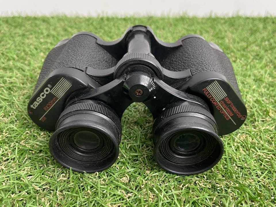 TASCO 8X 30 BINOCULARS MODEL 15 FIELD 393ft@ 1000yds (C23) - Image 3 of 4