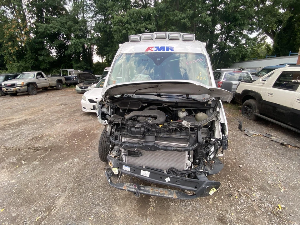 Brazo de control inferior delantero derecho usado delantero se adapta a: Ford Transit 250 2017 delantero Foto 2 de 4