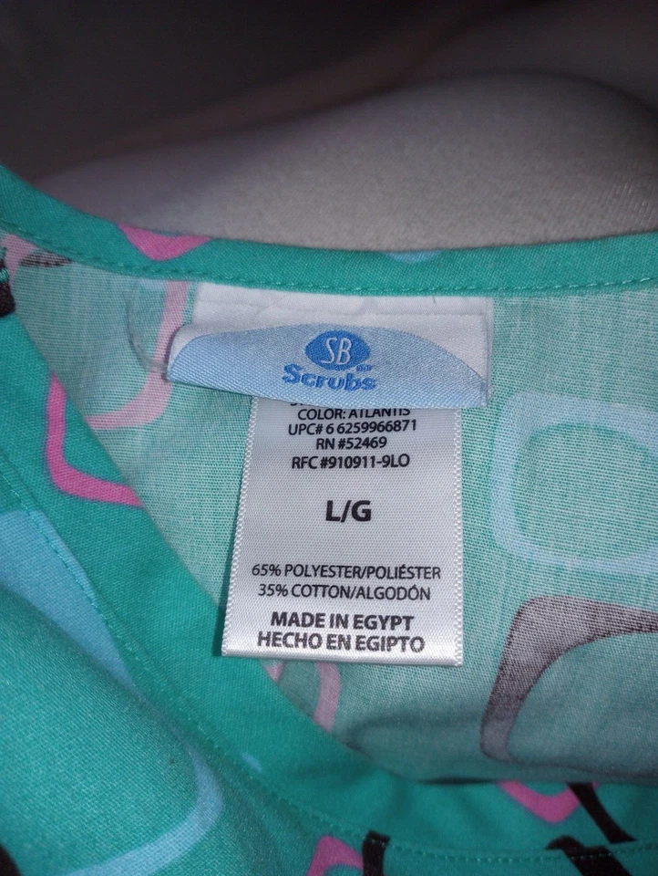 Top exfoliante geométrico turquesa talla L de SB Scrubs medidas de la vida real a continuación Foto 2 de 4