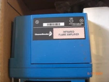 Cleaver-brooks boiler controller 833-03517 RM7800L1095 w/display-uv amp tested