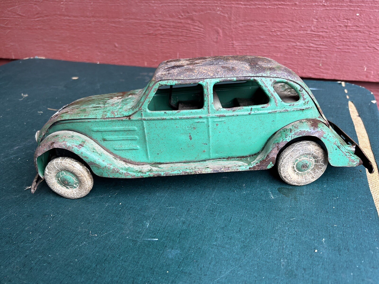 1930'S KINGSBURY Chrysler AIRFLOW WIND UP PRESSED STEEL TOY CAR Parts