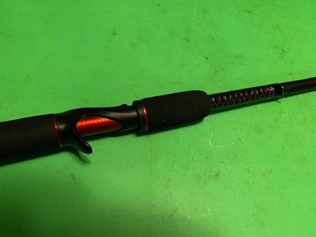 SHAKESPEARE UGLY STIK 6 FOOT 6 INCH 8 TO 20 POUND RATED