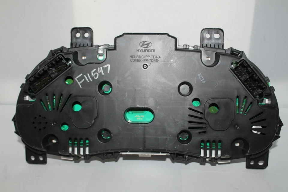 Cuadro de instrumentos velocímetro medidores de panel Hyundai Accent 2015 24.139 millas Foto 4 de 4