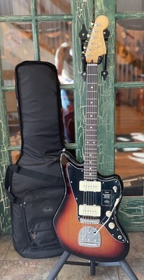 2026 Fender Player II Jazzmaster Electric HH in 3 Tone Sunburst w/Deluxe Bag