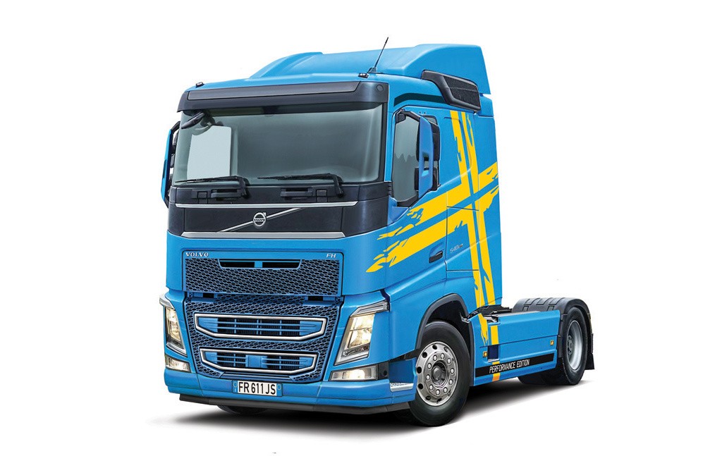 Italeri 1:24 Volvo FH Low Roof Plastic Model Kit