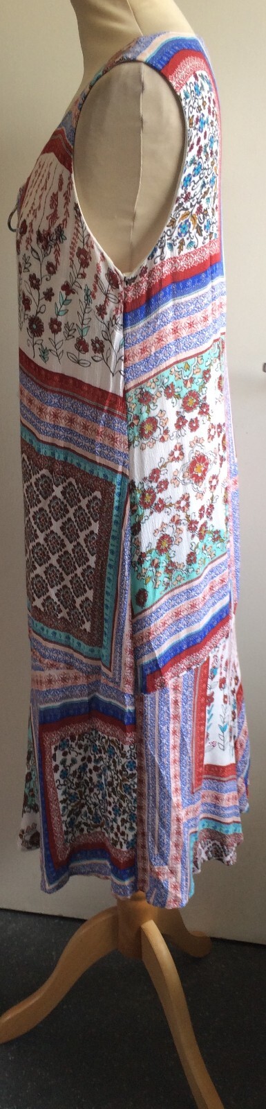 White Stuff 'Linen Feel' Floral Patchwork Sleevel… - image 5