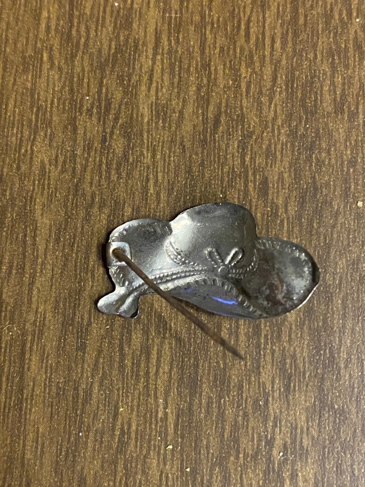 Vintage Silver Tone Cowboy Cowgirl Hat Pin Brooch 1