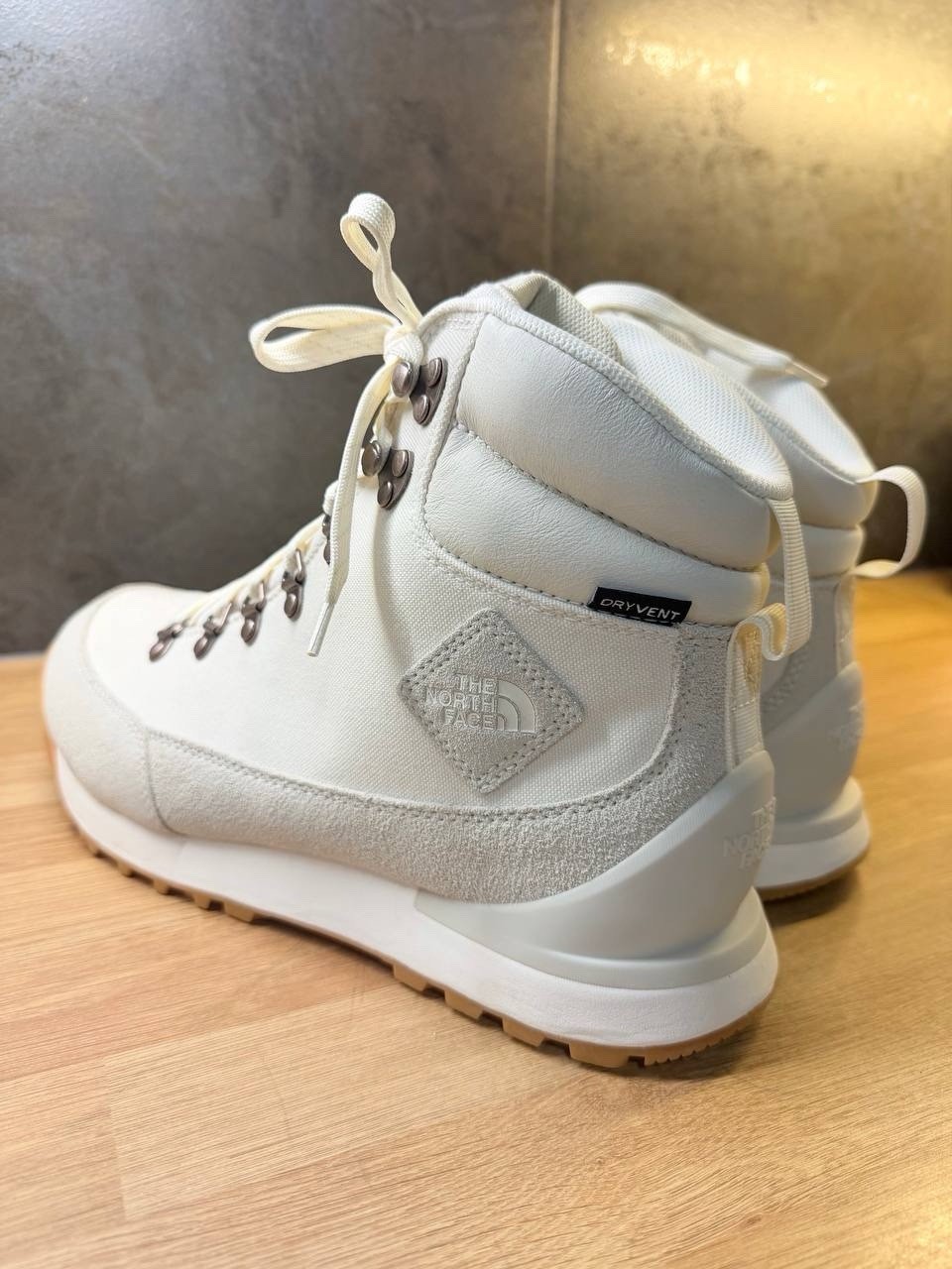 New The North Face Back-To-Berkeley IV Textile WP Boots - White Dune UK 9 image 4
