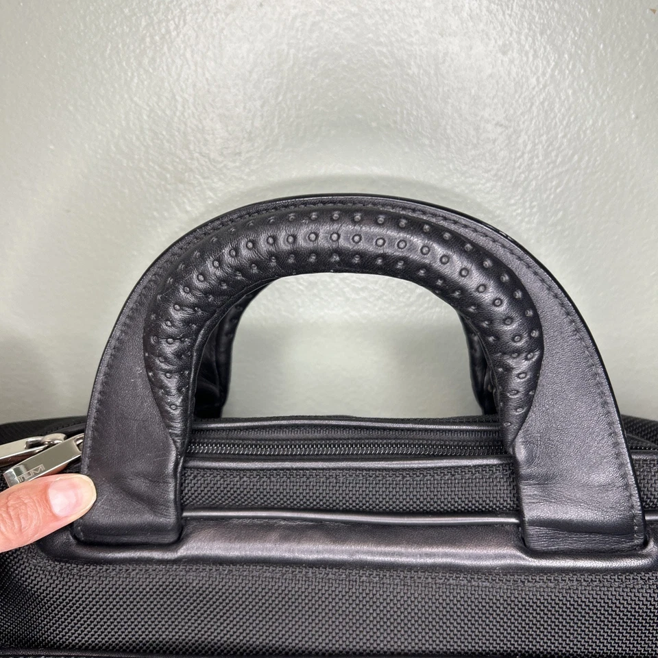 TUMI LXT Innovation 17" Business Briefcase Laptop Messenger Bag 23611D Travel - Image 2 of 4