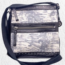 Borsa a tracolla The Sak Snake in pelle stampa animalier nero bianco serpente