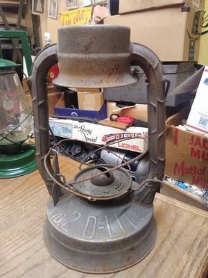 Vintage Dietz Nr. 2 D Lite Petroleum Öl Laterne Eisenbahn Scheune Teile oder Reparatur Posten