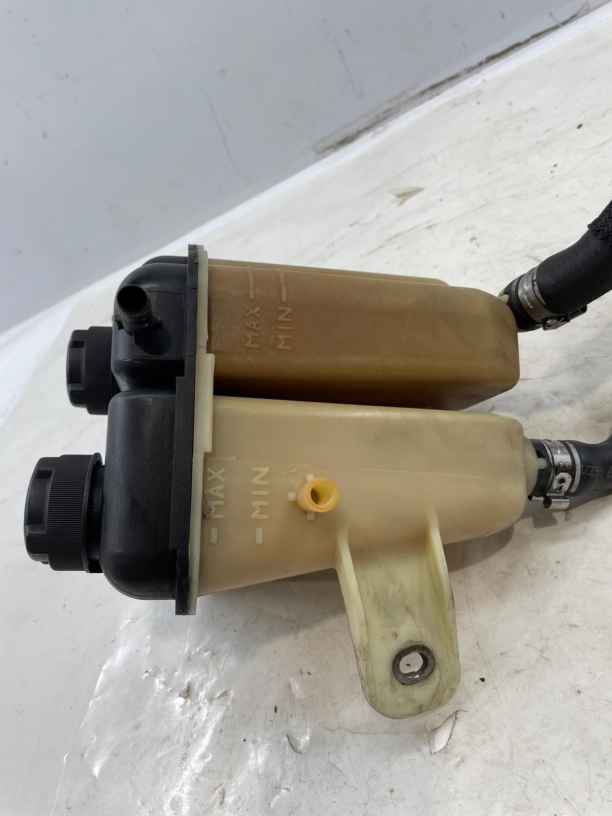 2014 Maserati Quattroporte S 3.0L Dual Tank Overflow Recovery Bottle Pa6630GF