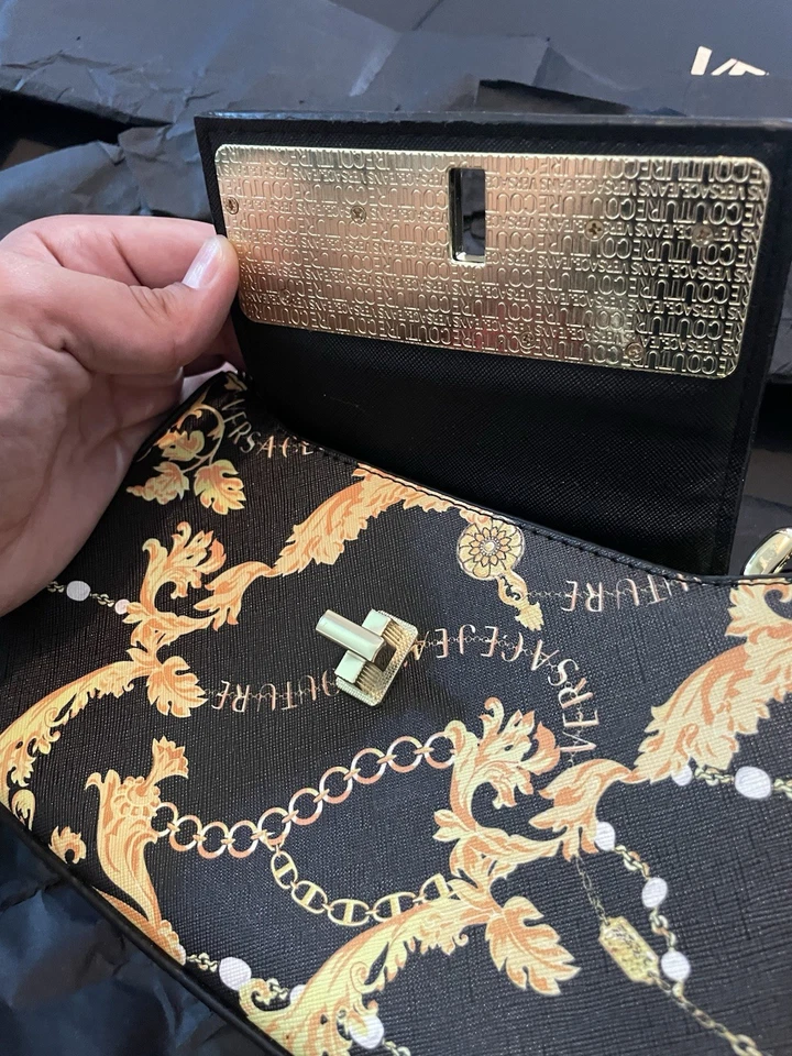 Versace Jean couture Shoulder Bag Black And Gold - Image 2 of 4