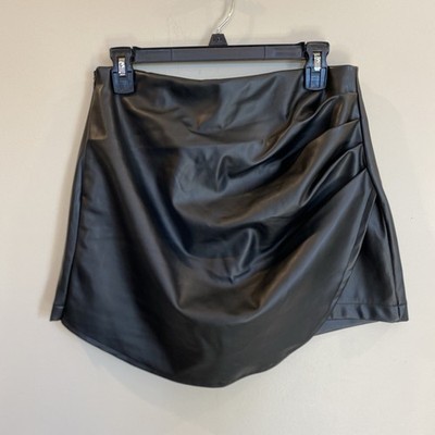 Ci Sono Women s Faux Leather Black Ruched Skort Size Medium Zip Closure NWT