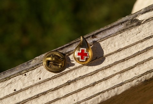American Red Cross Gold Tone Metal Blood Drop Donor Lapel Pin Pinback ...