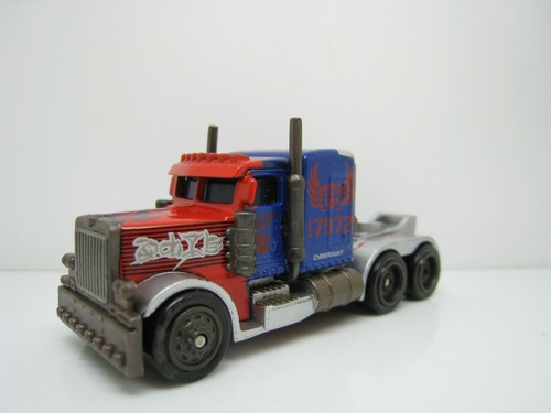 TRANSFORMS OPTMIUS PRIME 2010 HASBRO 85 MM LONG 51