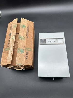 GE Control Lighting Contactor CR260L21BB36 - 20A 2 Pole Type 1 277V AC NOS RARE