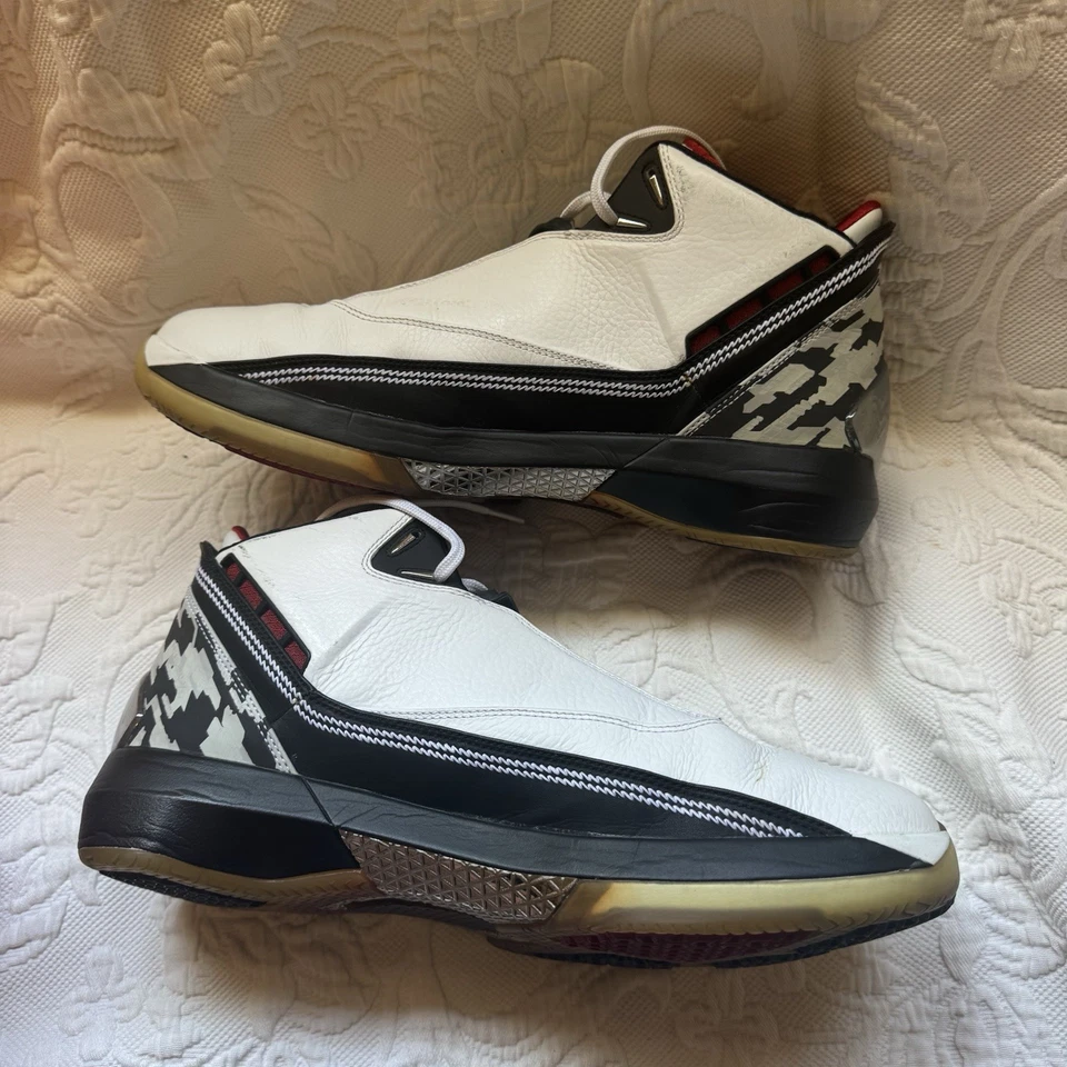 Talla 11.5- Air Jordan 22 OG Blanco Rojo Universitario (Grado B) Foto 2 de 4