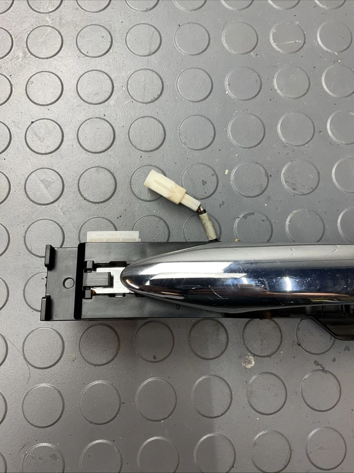 Infiniti JX35 QX60 2013-2020 PUERTA DELANTERA DERECHA MANIJA EXTERIOR CON ENTRADA SIN LLAVE Foto 2 de 4