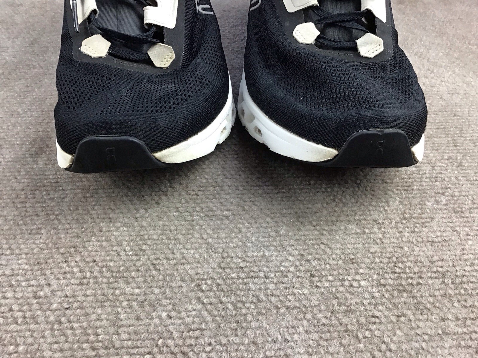 On Cloud Cloudstratus Sneakers Men's Sz US 9.5 Cloudtec Helion Athletic Shoes