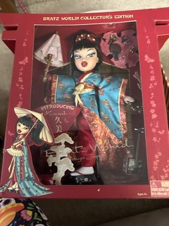 Bratz World! Collector Edition Kumi Tokyo Japan Fashion Doll