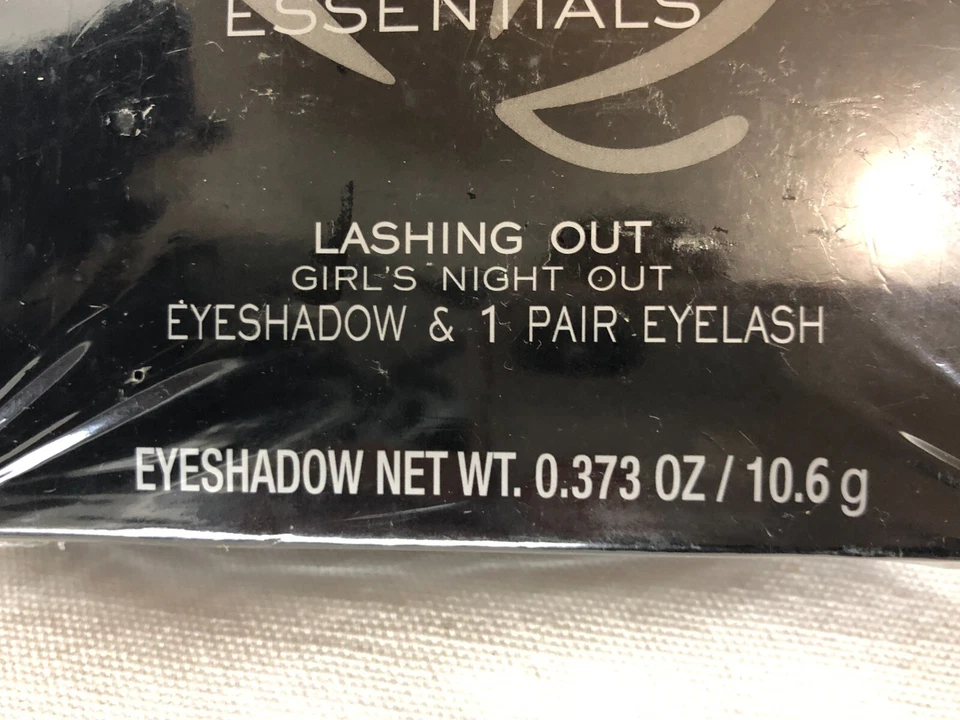ME Makeover Essentials Lashing Out - Girls Night Out NEW in Box 10.6 G - Image 2 of 4