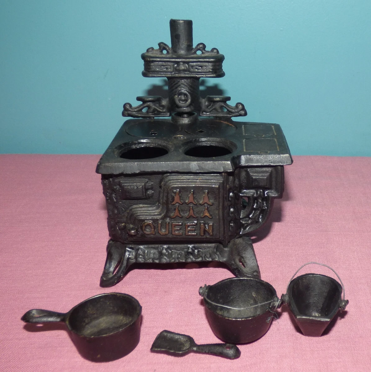 Vintage Queen Black Cast Iron Stove Miniature Set Dollhouse with  Accessories | eBay