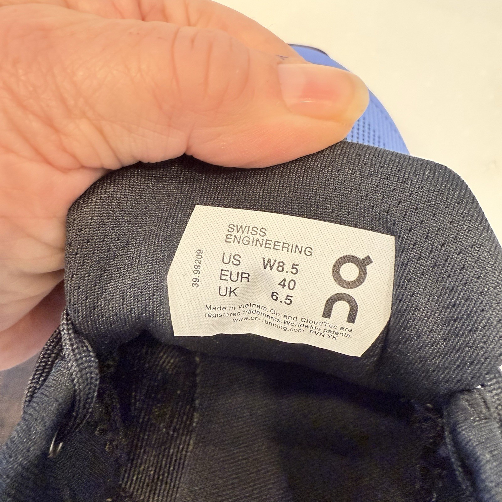 On Women’s Cloudstratus Running Shoes NIB 8.5 Marina/Magnet image 10