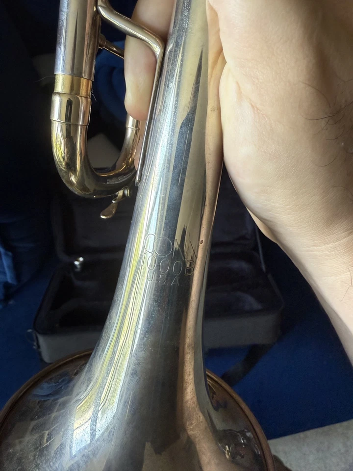 Trompeta de plata Conn 1000B con diapositivas de oro y campana Foto 4 de 4