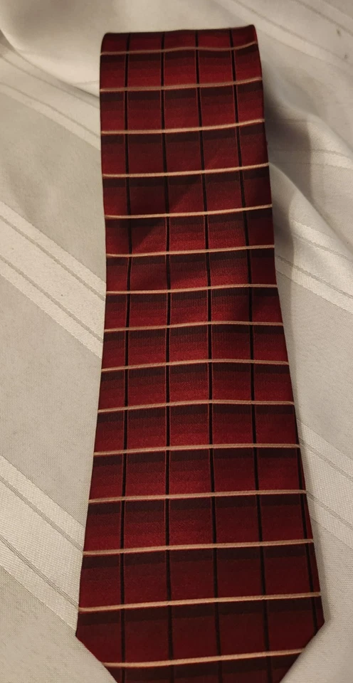 Nuevo con etiquetas Corbata de seda para hombre John Ashford roja con tonos blancos/negros/marrones repetición Foto 3 de 4