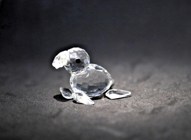 Vintage - Glass Crystal Seal Figurine Broken Condition - Black glass eyes