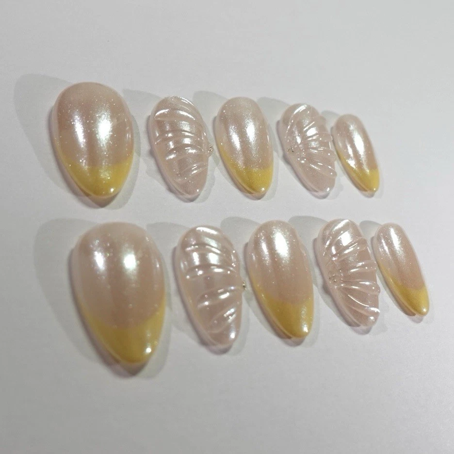 3D Chrome Yellow Nails Press On - Image 3 of 4
