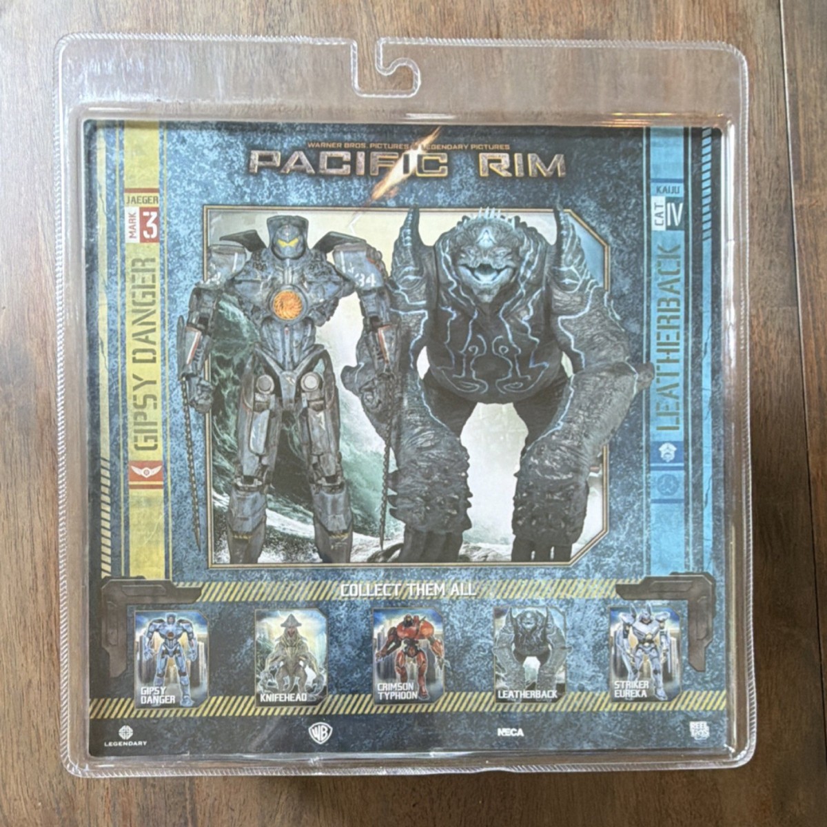 NECA Pacific Rim Gipsy Danger & Leatherback Action Figure