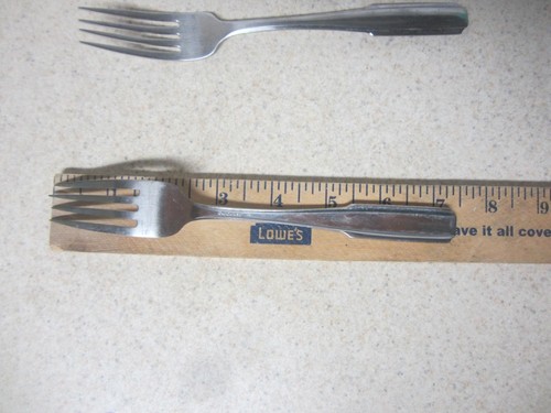 LOT OF 4 ONEIDA FREMONT DINNER FORK 7 3/8 " - Picture 3 of 6
