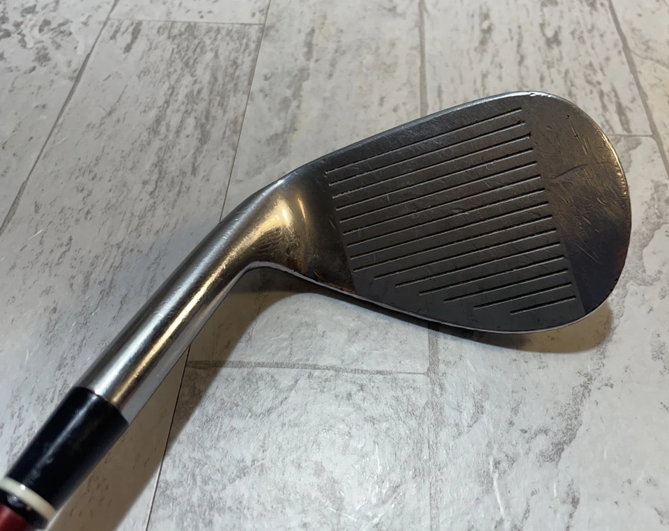 Cuña de arena hecha a mano forjada Dynacraft - Eje Graftech Flex S diestro agarre Lamkin 56 grados Foto 3 de 4