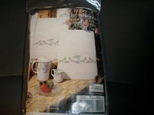 NEW Tobin Terry Kitchen Towel Stamped Embroidery Kit 16"x25" Daisy Garland CS6 