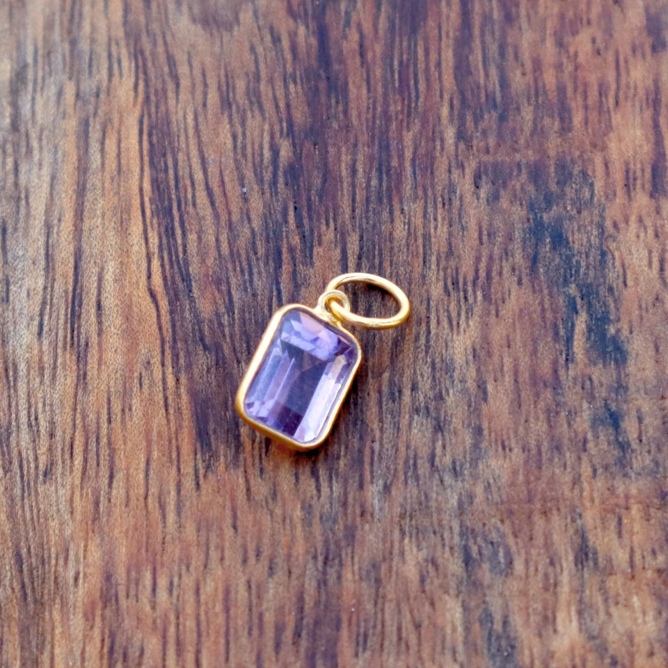 Colgante con dije de piedras preciosas de amatista natural de oro macizo de 18 quilates para Navidad para mujeres Foto 3 de 4