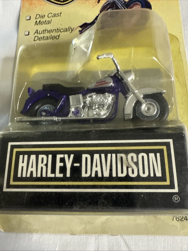 Motocicleta Harley Davidson Sportster 1993 Matchbox 76246 púrpura Foto 2 de 4