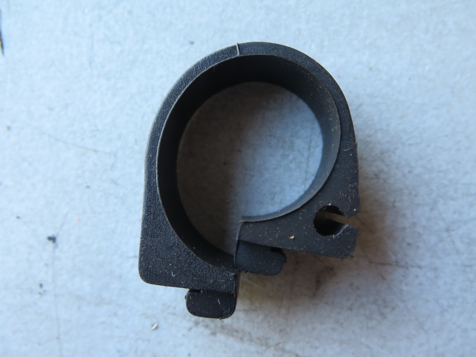 NOS OEM BMW Rubber Mounting 13411705564 5A1-4